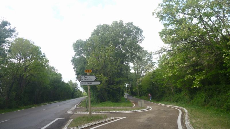 Ouf , à droite.. (c'est claudio qui a trouvé ce passage) vers Saint Pierre la Verdène D2A