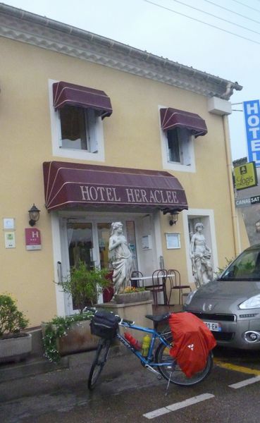 Arrivée à l'Hôtel Héraclée de saint Gilles en avril 2015 : Bonne adresse