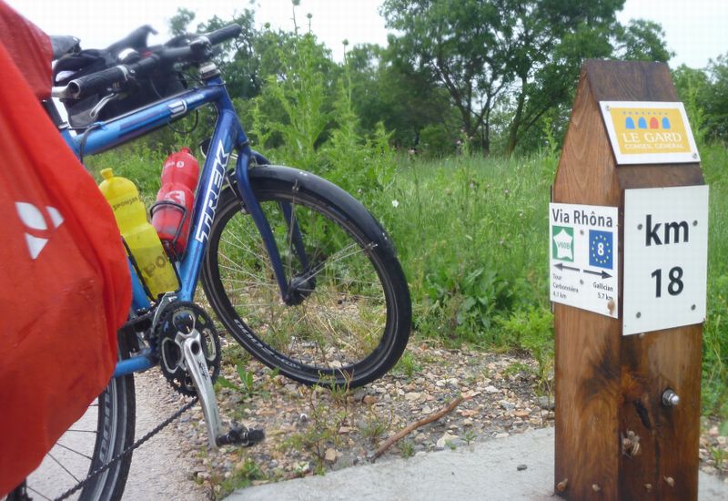 La ViaRhôna est balisée chaque kilomètre sur la piste cyclable Gallician - Aigues Mortes, en 2015