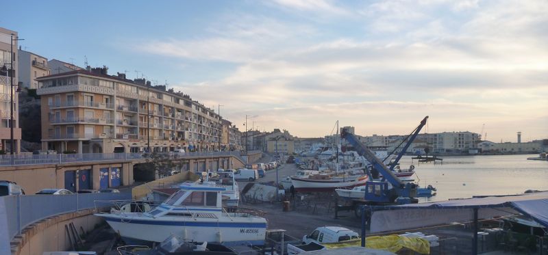 Le port de Sète, petit matin chagrin en avril 2015