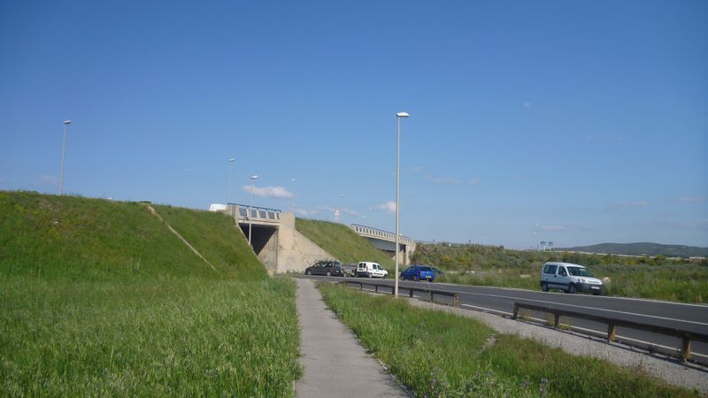 Quittons le canal, pour la piste cyclable vers Vic la Gardiole ..