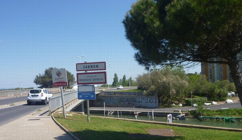 Carnon, avril 2015, passage sans bandes cyclables ici ..