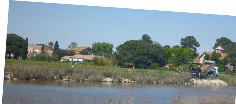 Asphaltage la la ViaRhôna entre Aigues Mortes et Le Grau du Roi Finavril 2015