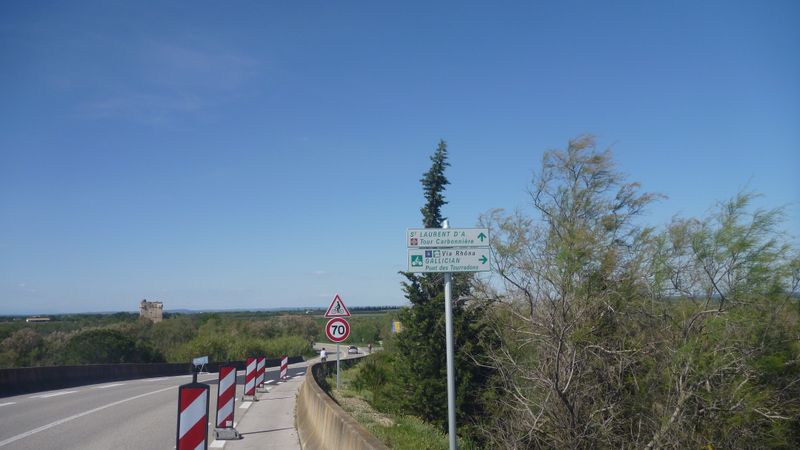 Retour à la Tour Carbonnière, depuis le pont des Tourades