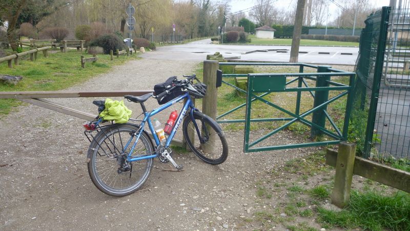 Barrières anti vélo : essayer de apsser .. vous verrez
