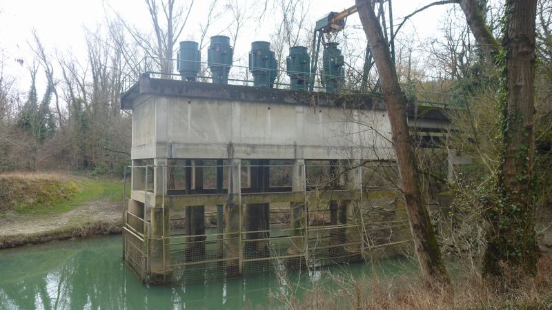 Pompes de l'eau du Rhône au niveau de Vernaison