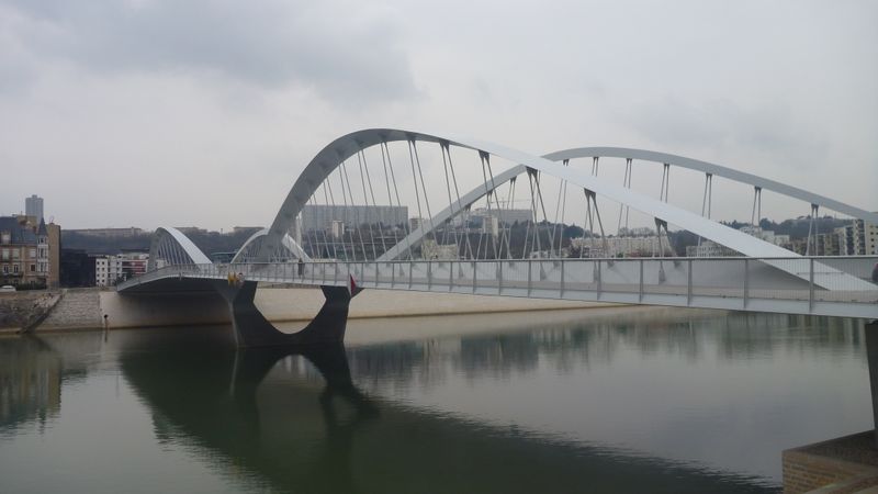 Pont bien cyclable.. sur la Saône vu en 2015