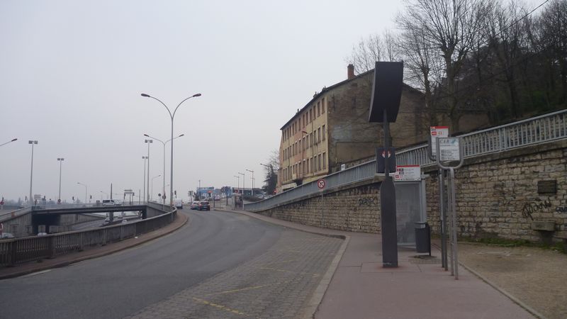 Toujours vers le Sud : la confluence Rhône Saône est à gauche : roulons et slalomons trottoir