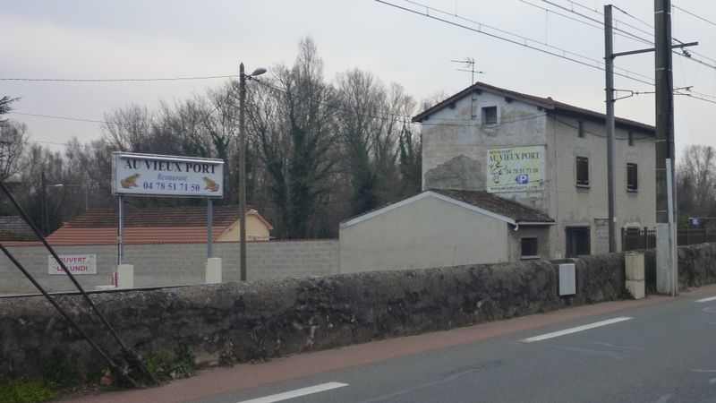 Pont de repère 2015 : au vieux port possibilié à gauche à VTT .. ...