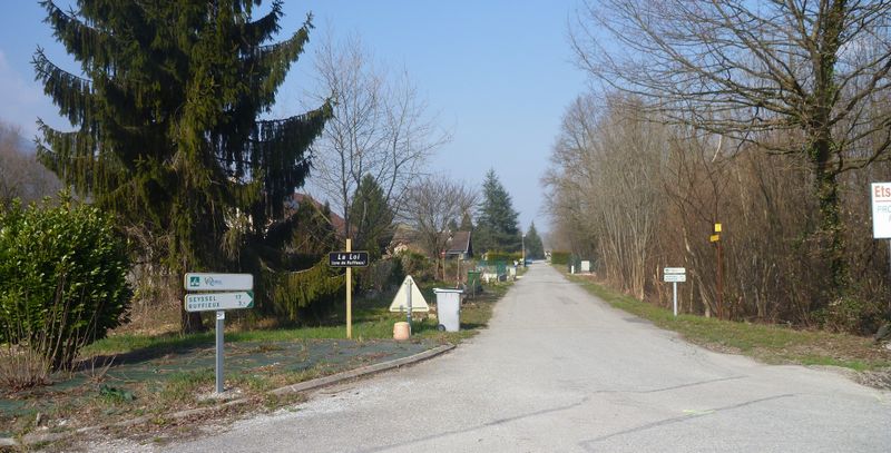 Bizarement on tombe sur le balisage ViaRhôna au pont de la Loi en 2015