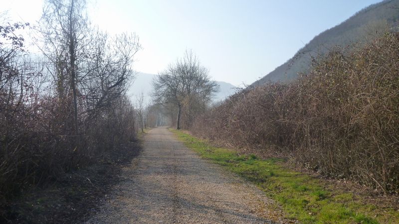 Vague voie cyclable de 800 m entre Peyrieu et Gélignieux ..