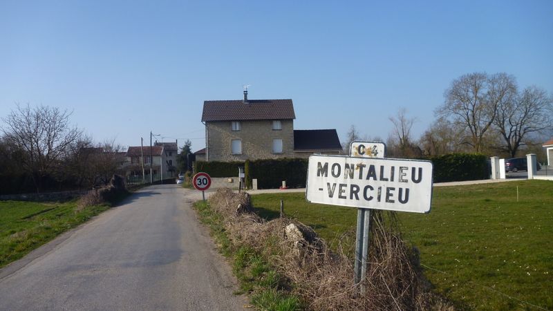 Entrée à Montalieu Vercieu par la porte dérobée ici la C4 en 2015