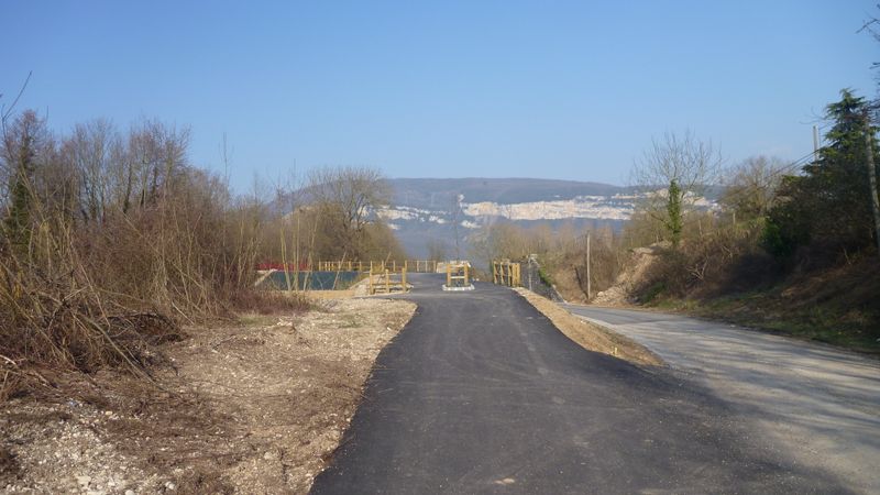 Surprise : Nouvelle voie cyclabe à l'entrée de Montalieu Vercieu en 2015