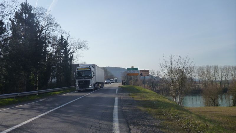 ViaRhôna :l suffit de passer le pont sur le Rhône de Lagnieu à Balme, mais encore le faut il !
