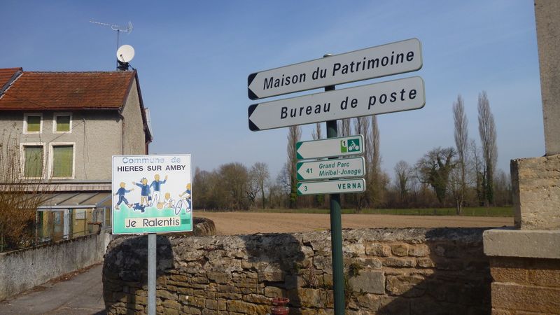 Tiens .. balisage ViaRhôna à Hières sur Amby en 2015