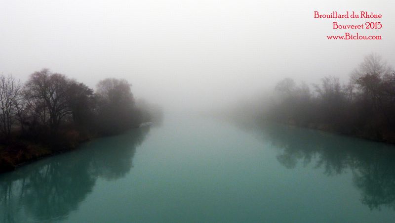 Brouillard du Rhône au Bouveret (Suisse) ..