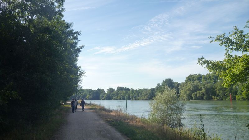 Randonneurs sur le Halage dse la Saône