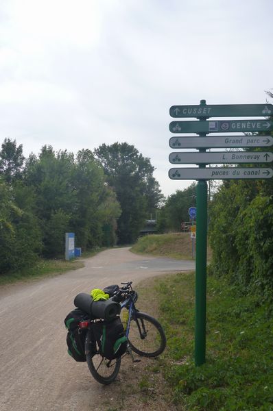 balisage EuroVelo 17 vu a Lyon Feyssine en 2015