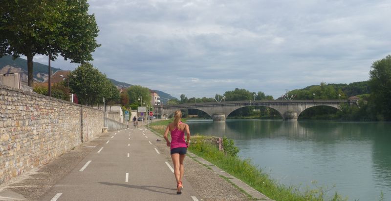 Belles arches du pont du Rhône à Sault Brenaz en 2015