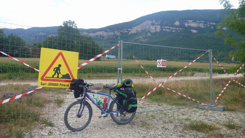Arrivée à Montalieu Vallée Bleue : Passage fermé cause travaux ViaRhôna, faudra suivre le haut du Halage