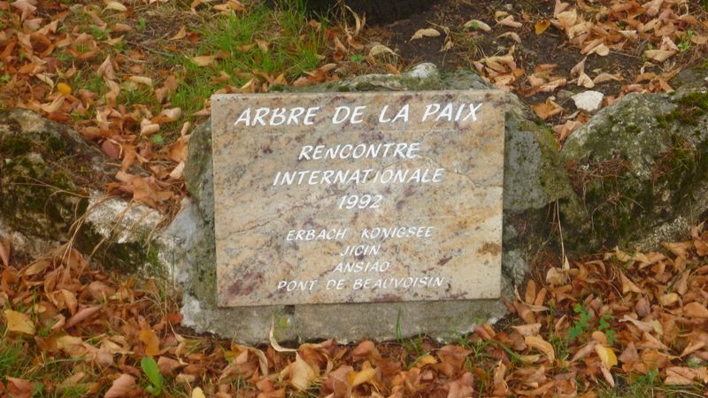 Arbre de la Paix en 2015 à la Bruyere de Bregnier Cordon