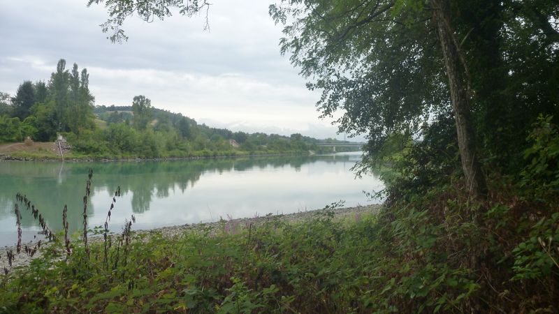 La confluence de deux bras du Rhône à Virignin en attendant la passerelle