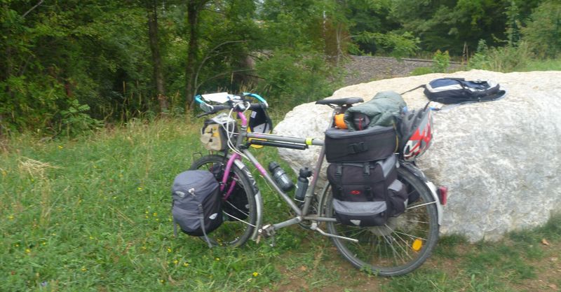 Rencontre avec la Bicyclette d'un jeune randonneur saccochard à Valleiry, en 2015