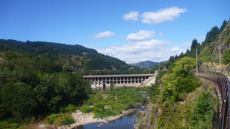 Barrage sur l'Eyrieux peu avant le Cheylard, en 2015