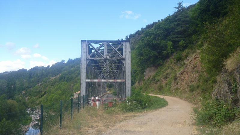 Ancien pont de chemin de fer sur la Dolce-via, avant le Cheylard