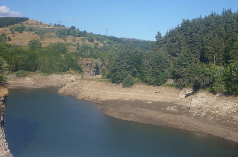 La Loire crée de profonds sillons dans le relief