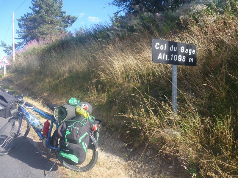 Une saloperie que cette courte mais très raide remontée de la loire sur ce verrou du col du Gage