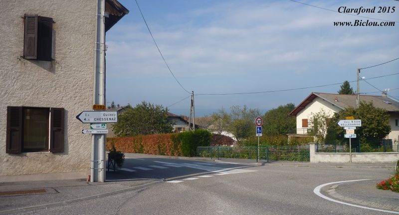Lol : Zont oublié d'enlever l'ancien balisage ViaRhôna à Clarafond