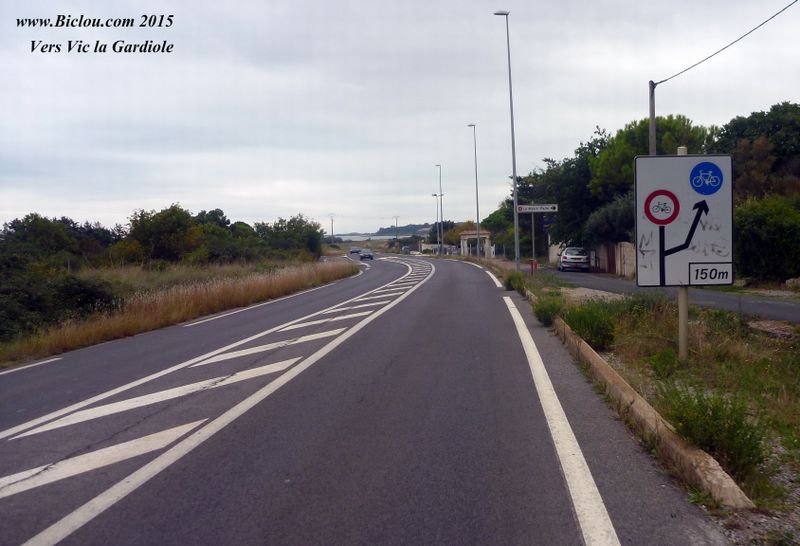 Du côté de Vic la Gardiole : vélos interdits, prenez le chemin pourri ..