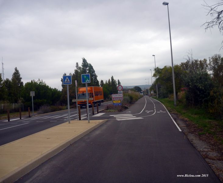 Nous remontons en 2015, dans les terres, vers Frontignan ville, par une belle piste cyclable