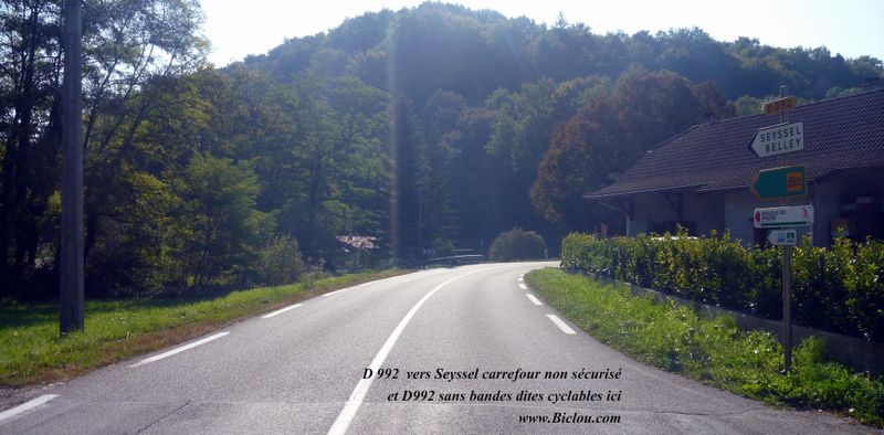 Arrivée Val des Usses sur le D992 en 2015 ; danger : Bande Cyclable ?