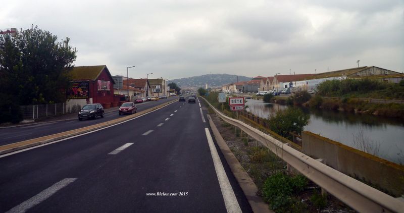 Arrivée à Sète le long du canal de la Peyrade D612