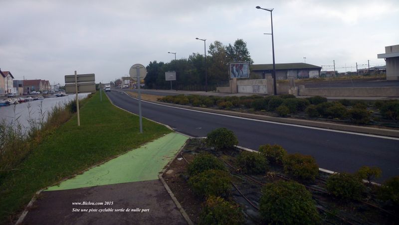 Sète: une bande cyclable apparait par magie au bout d'une quatre voies