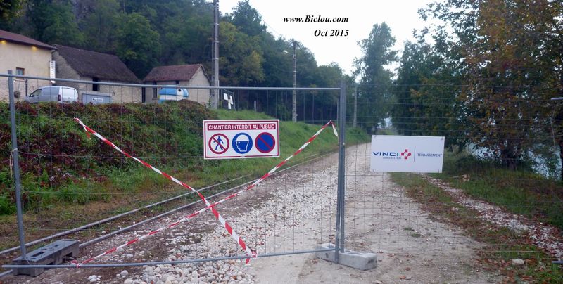 Travaux en cours par Vinci, oct 2015 sur ViaRhôna sortie de Montalieu ; la Source