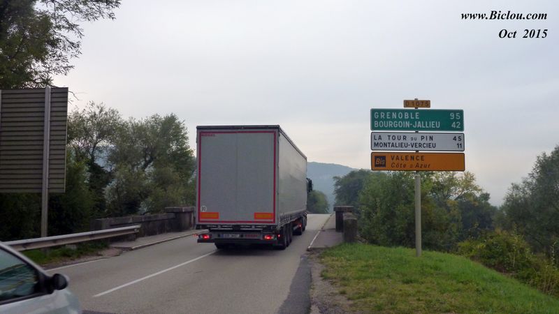 ViaRhôna : Pont D 1075, au dessus du Rhône entre Serrières en Bugey et La Balme les grottes en 2015