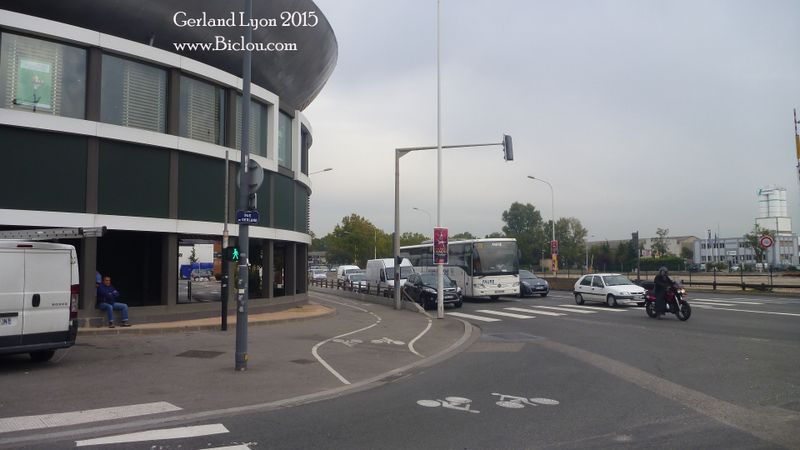 ViaRhôna : Gerland une piste cyclable vers saint Fons : Fonce ..