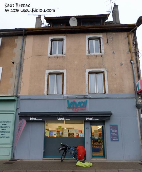 Epicerie Vival à Saut Brenaz pour ravitailler sur ViaRhôna en 2016