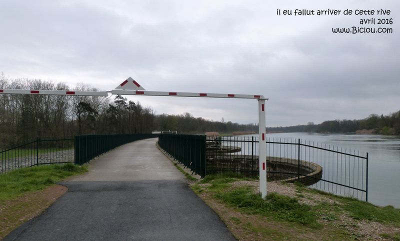 Il aurait fallut arriver par cette rive de l'anneau bleu, mais encore y aurait il fallut que fanette le susse.
