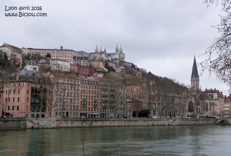 Un classique certes : Fourvière vue des quais de Saône à Lyon en 2016 