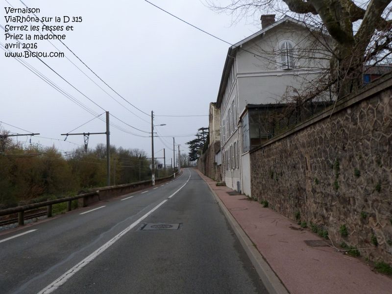 Vernaison Oraisons .. : Pas large la route, cyclistes : serrez les fesses .