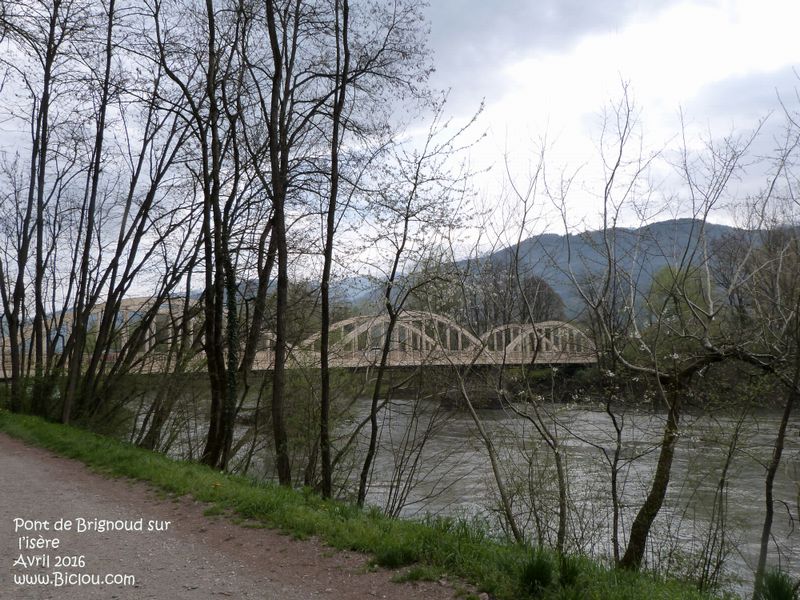 Pont de Brignoud sur l'Isère : On continue rive EST, les deux rives semblent roulables