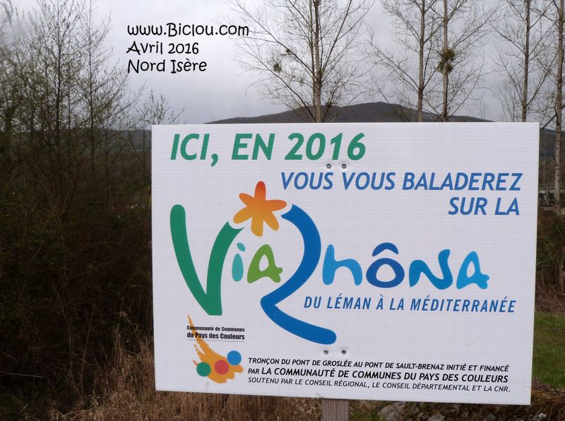 Pancarte annonciatrice de ViaRhôna en Nord Isère en avril 2016