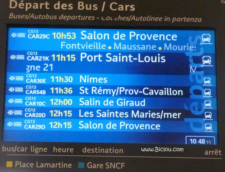 Les Bus en gare d'Arles en 2016