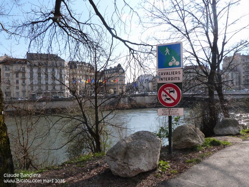 Grenoble : Voie verte dite VV4 ou V63 selon les zauteurs : en route vers le Sud