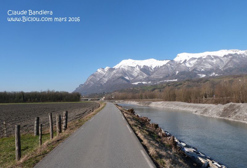 Les, Bauges vues depuis les bords de l'Isère après Albertville
