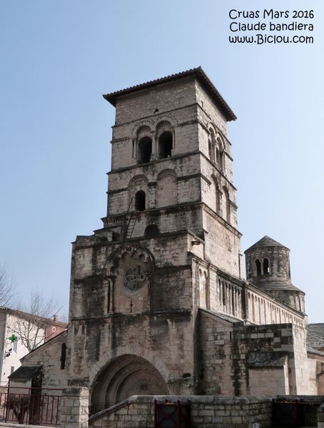 L'Eglise de Cruas,mériterait un petit rafraichissement
